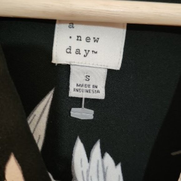 Dress - Picture 3 of 4